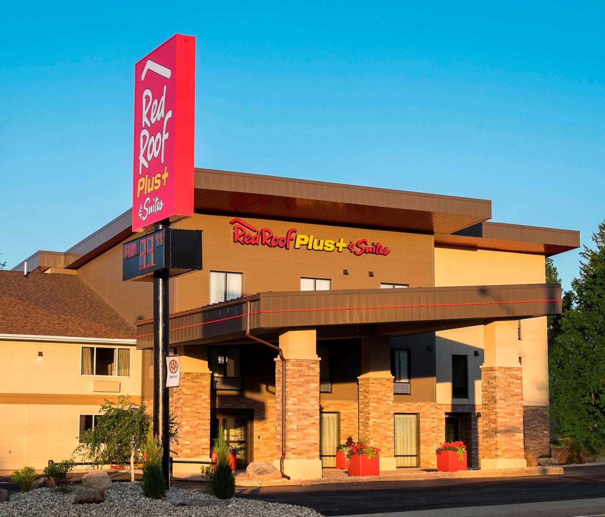 Red Roof Inn Plus+ & Suites Malone Exteriér fotografie