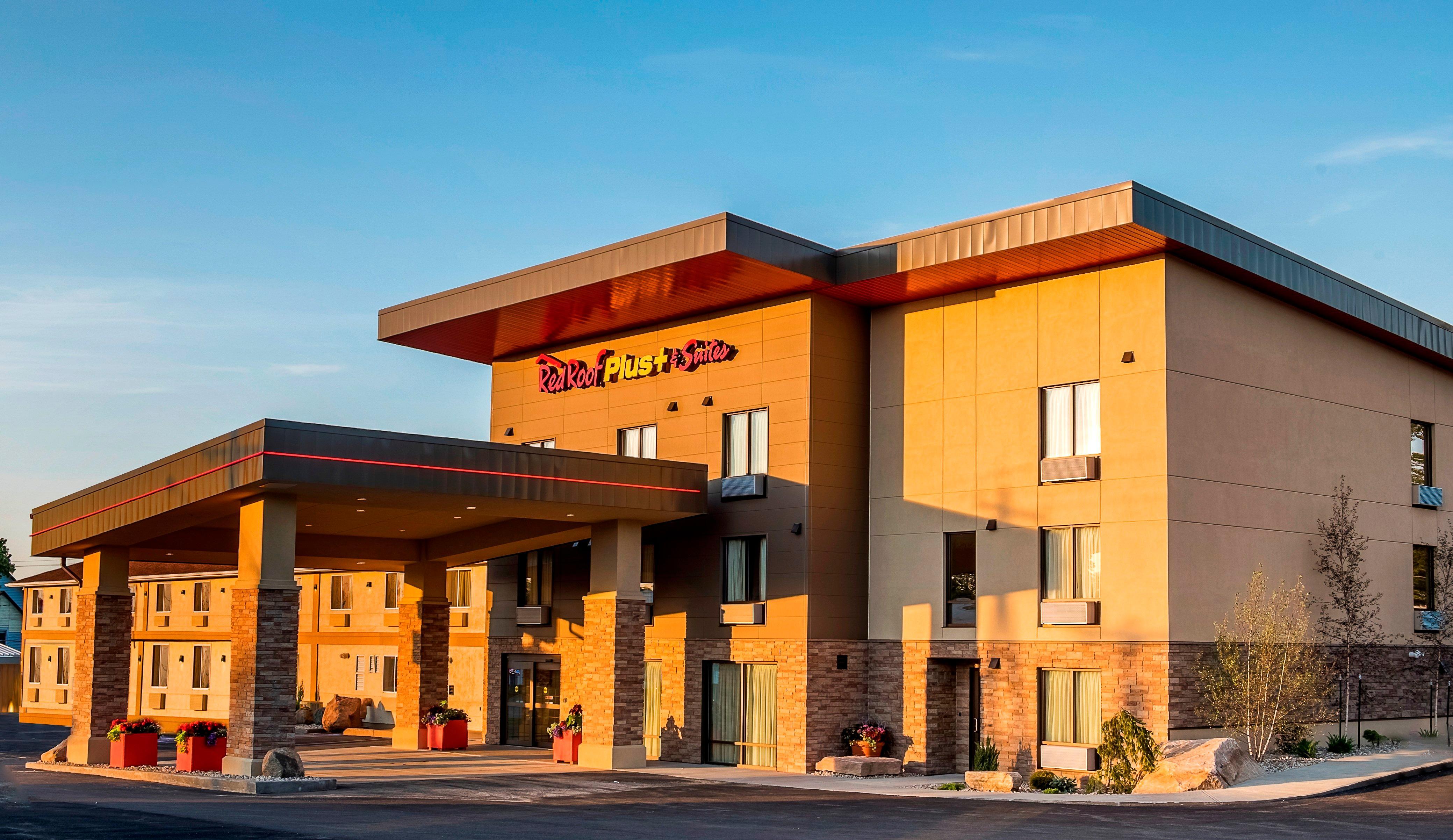 Red Roof Inn Plus+ & Suites Malone Exteriér fotografie