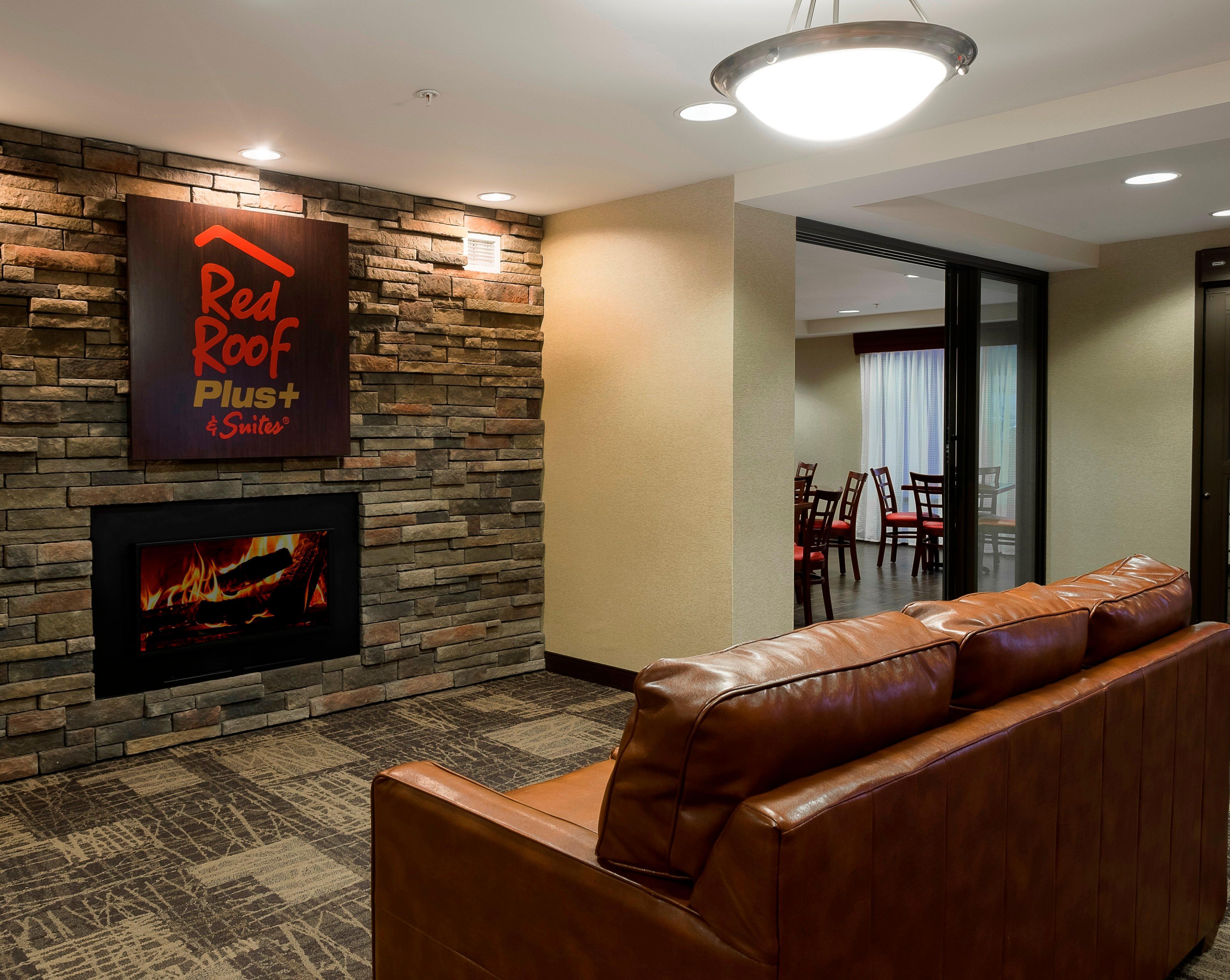 Red Roof Inn Plus+ & Suites Malone Exteriér fotografie