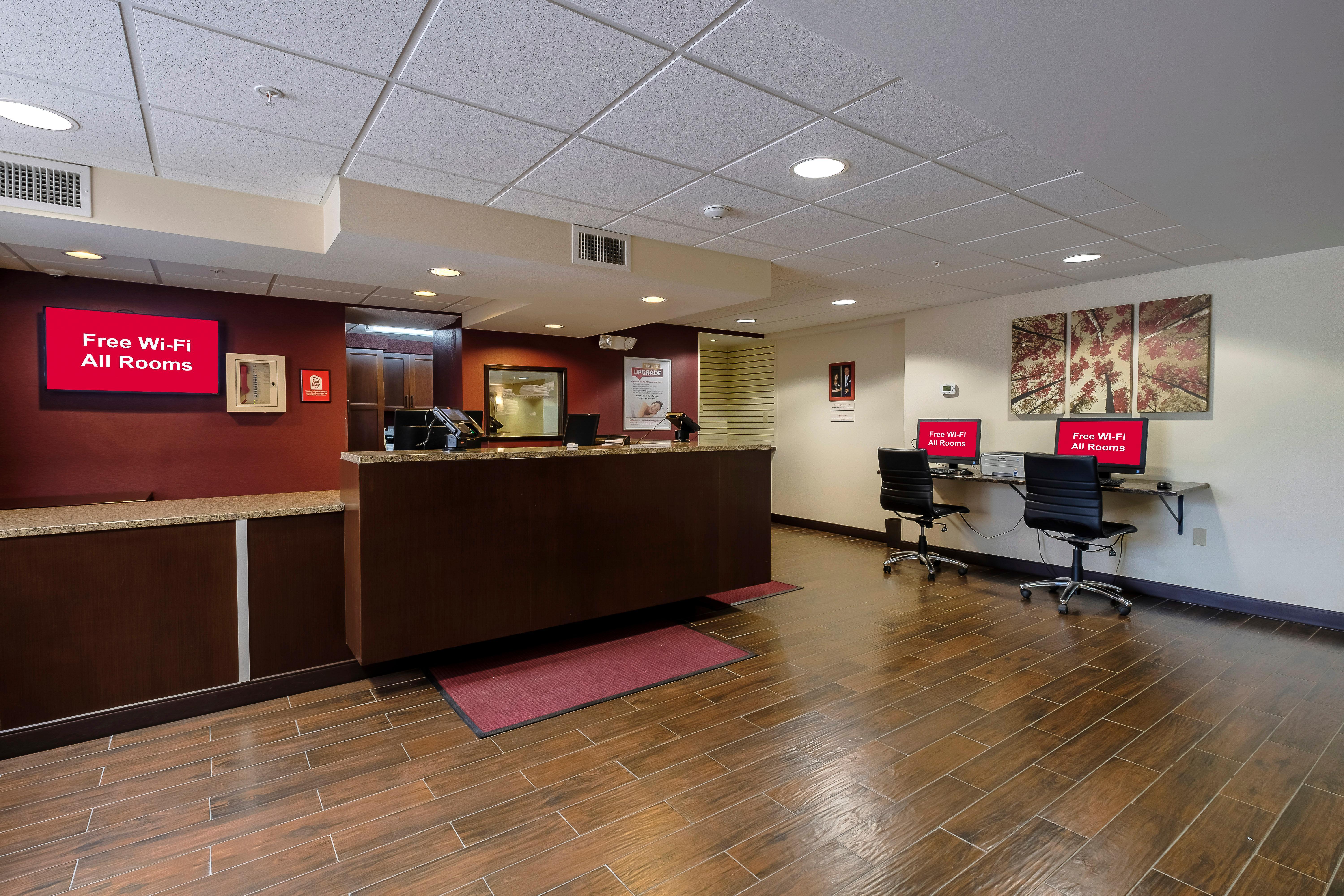 Red Roof Inn Plus+ & Suites Malone Exteriér fotografie