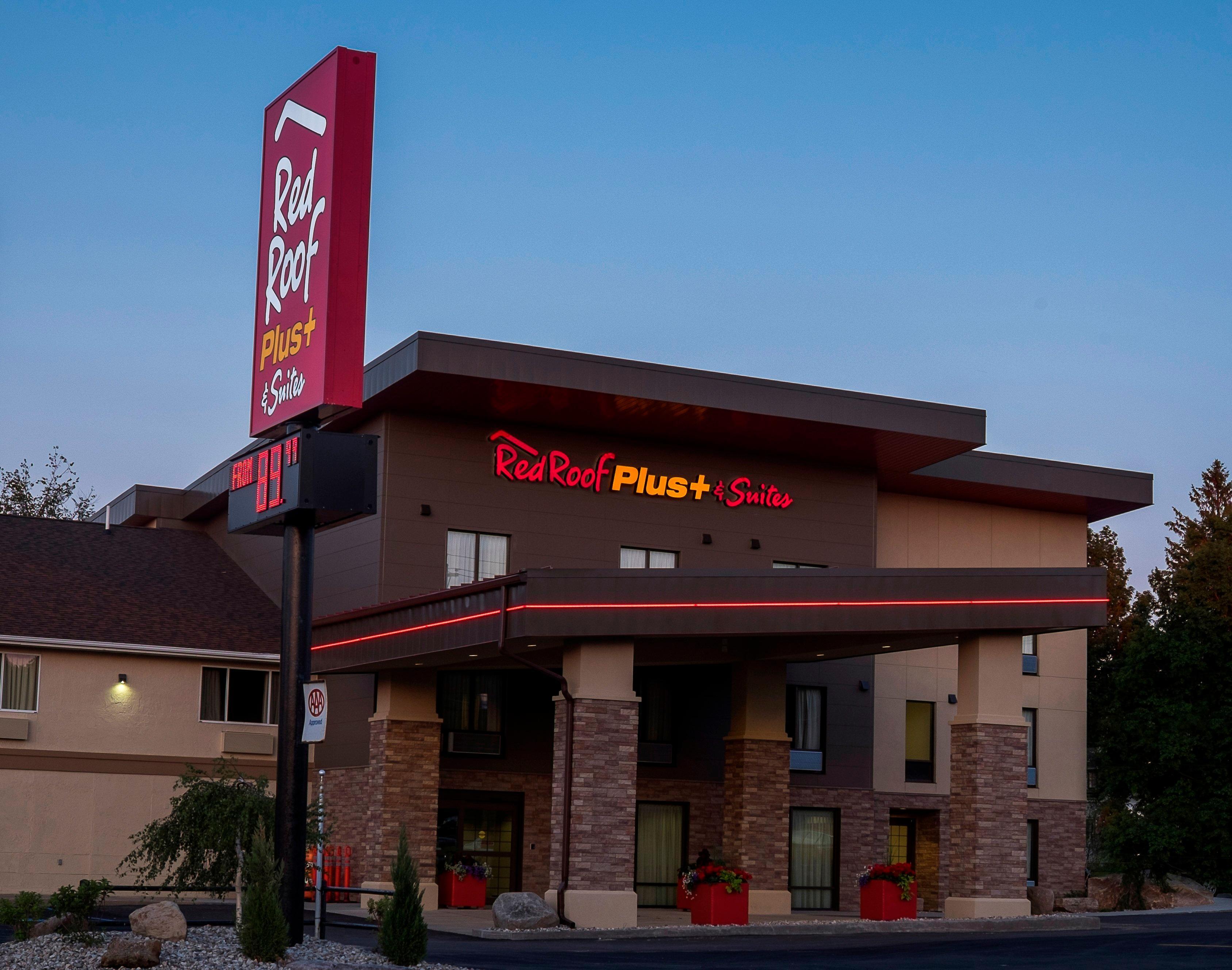 Red Roof Inn Plus+ & Suites Malone Exteriér fotografie