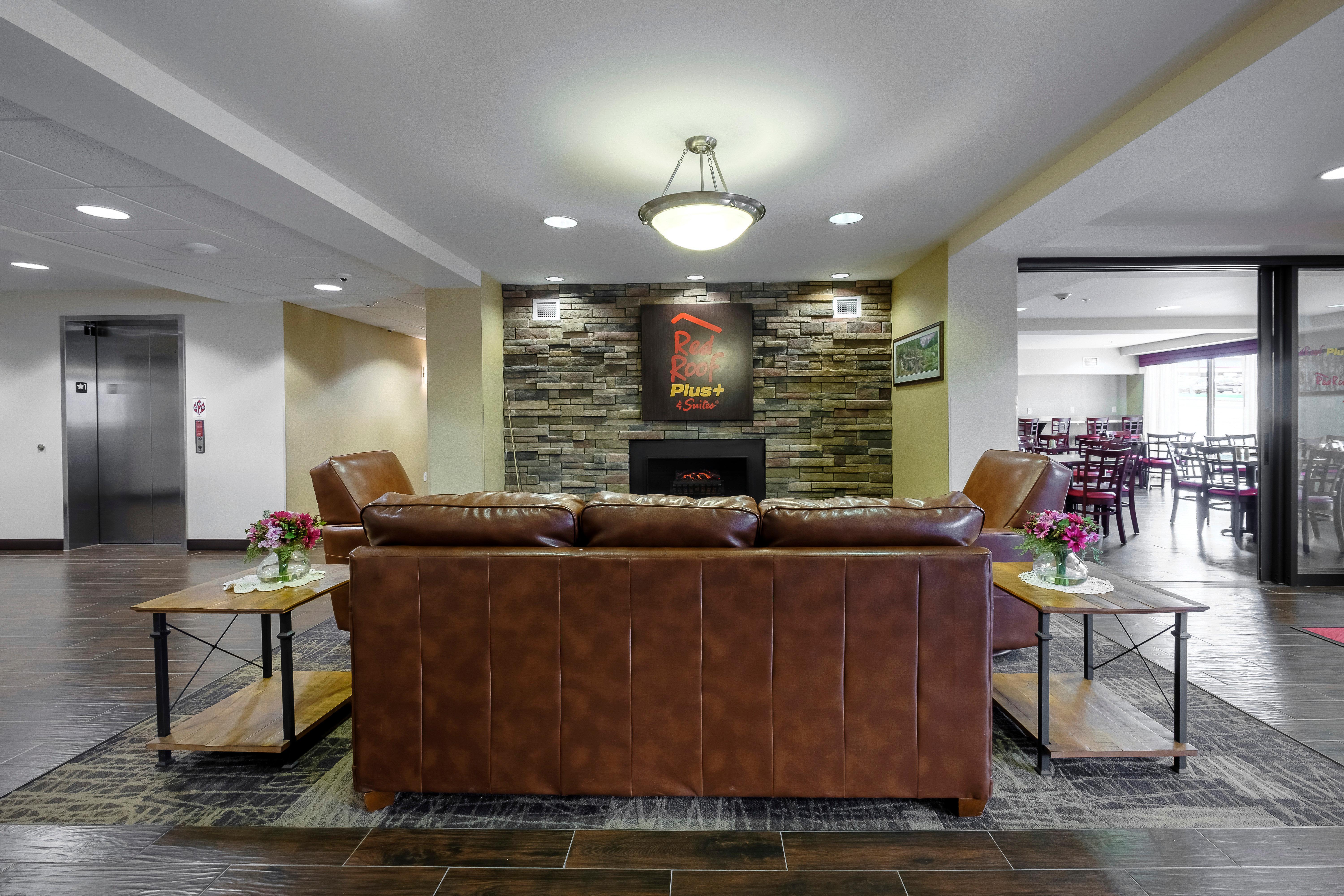 Red Roof Inn Plus+ & Suites Malone Exteriér fotografie